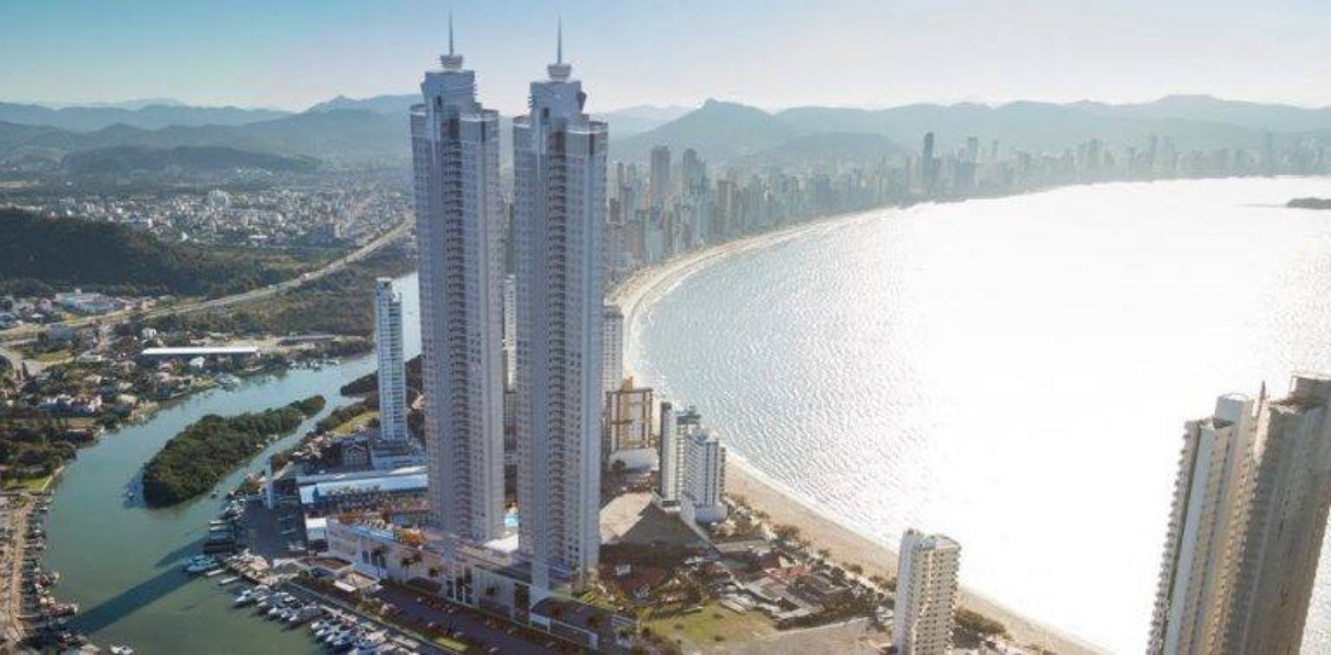 Maior edifício residencial da América Latina atinge último pavimento em Balneário Camboriú 