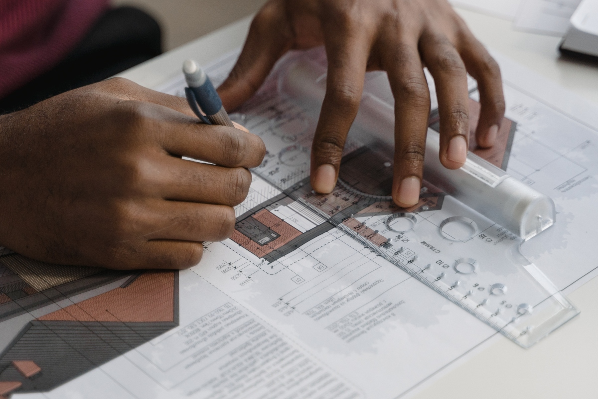 Está buscando novas oportunidades no mercado? Confira empregos e estágios nas áreas de Arquitetura e Engenharia