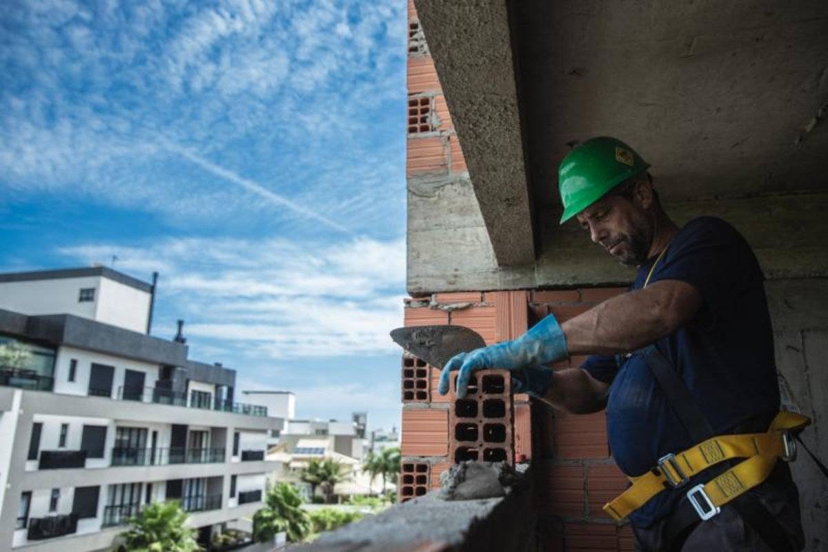 Construção Civil reabre postos de trabalho   